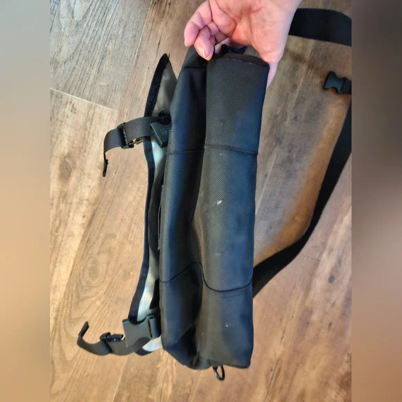 Black Timbuk2 Men's Messenger Large Laptop Bag - Picture 13 of 14